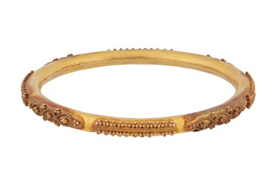 Lot 12 - A bangle