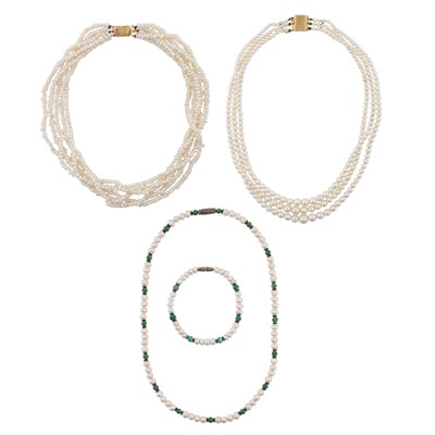 Lot 364 - A collection of pearl jewellery