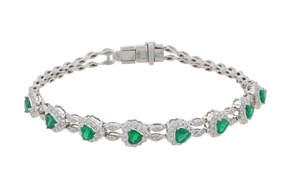 Lot 97 - An emerald and diamond bracelet