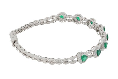 Lot 97 - An emerald and diamond bracelet