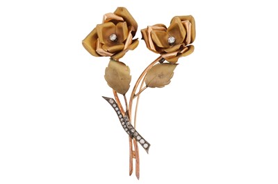 Lot 277 - A diamond double rose brooch
