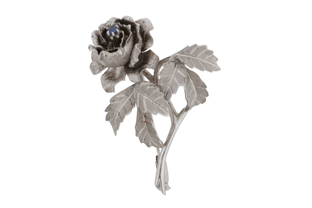 Lot 67 - A sapphire rose brooch