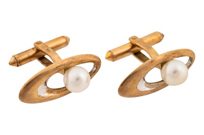 Lot 416 - A pair of pearl cufflinks