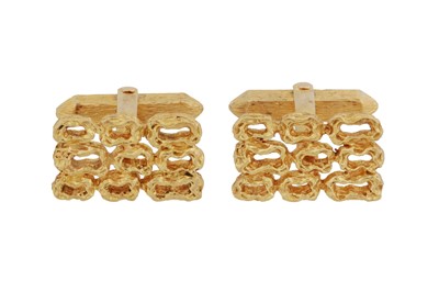 Lot 492 - A pair of abstract cufflinks