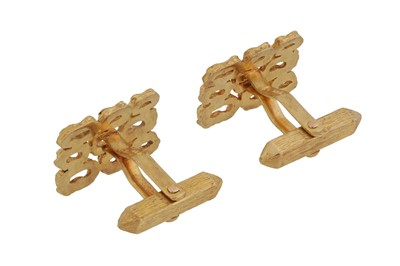 Lot 492 - A pair of abstract cufflinks