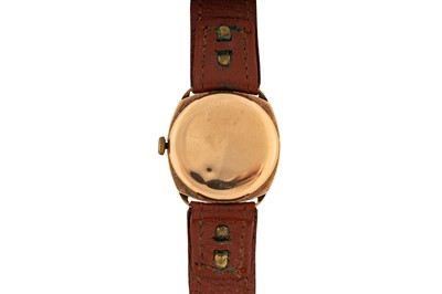 Lot 420 - Men's Vintage 'Federal' 9k Gold Wristwatch