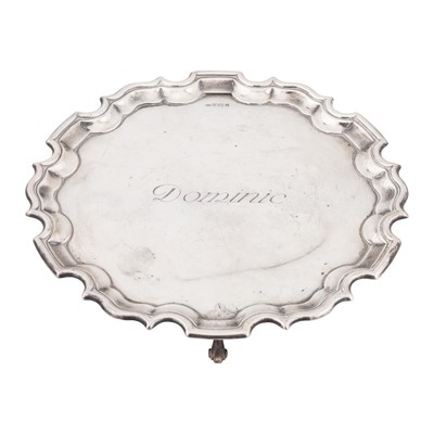 Lot 635 - An Elizbeth II sterling silver small salver, Birmingham 1994 by Swatkins Group Ltd