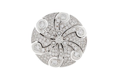 Lot 226 - A diamond dress ring