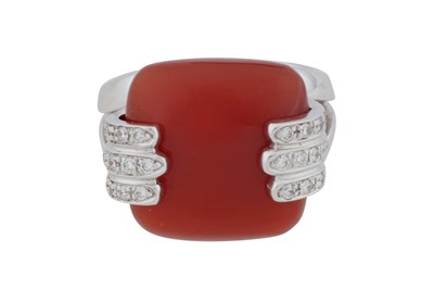 Lot 40 - A carnelian and diamond ring