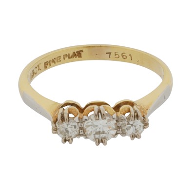 Lot 299 - A diamond three stone ring