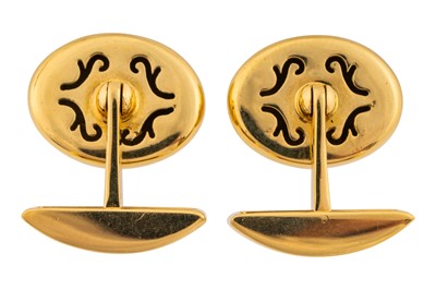 Lot 484 - A pair of enamel elephant cufflinks
