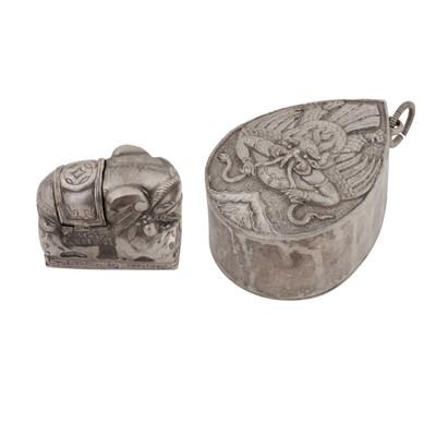 Lot 587 - A 20th century Indian unmarked silver box