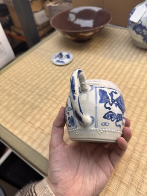 Lot 5 - A Chinese blue and white teapot and cover, Qing dynasty, Kangxi period