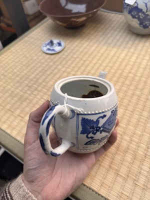 Lot 5 - A Chinese blue and white teapot and cover, Qing dynasty, Kangxi period