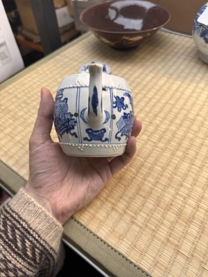 Lot 5 - A Chinese blue and white teapot and cover, Qing dynasty, Kangxi period