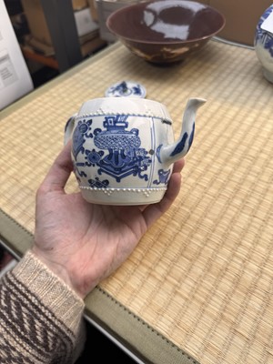 Lot 5 - A Chinese blue and white teapot and cover, Qing dynasty, Kangxi period