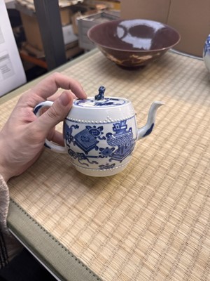 Lot 5 - A Chinese blue and white teapot and cover, Qing dynasty, Kangxi period