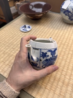 Lot 5 - A Chinese blue and white teapot and cover, Qing dynasty, Kangxi period