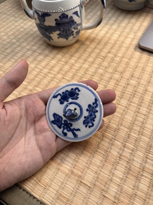 Lot 5 - A Chinese blue and white teapot and cover, Qing dynasty, Kangxi period