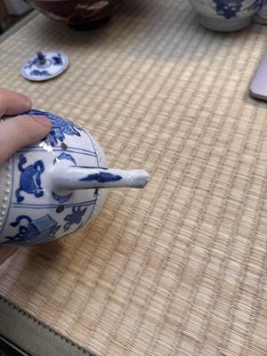 Lot 5 - A Chinese blue and white teapot and cover, Qing dynasty, Kangxi period