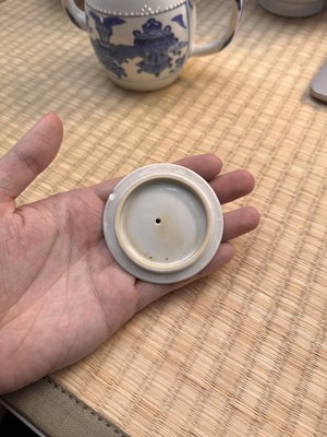 Lot 5 - A Chinese blue and white teapot and cover, Qing dynasty, Kangxi period