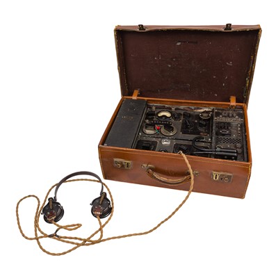 Lot 199 - A British WWII-period type 3 Mk. II (B2) clandestine spy radio suitcase