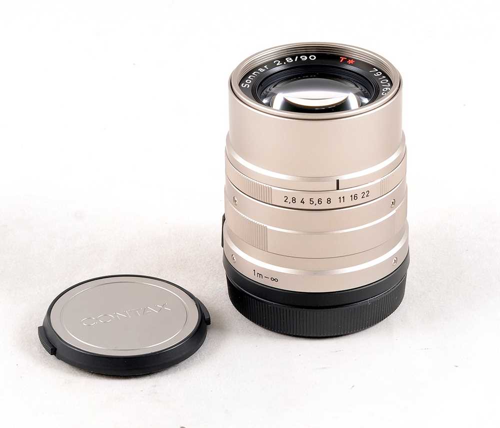 Lot 235 - Carl Zeiss 90mm f2.8 Sonnar AF T* Lens for Contax G1/G2.