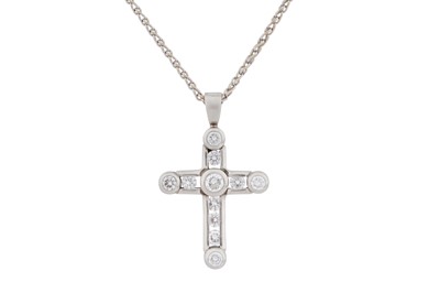 Lot 211 - A diamond cross pendant necklace