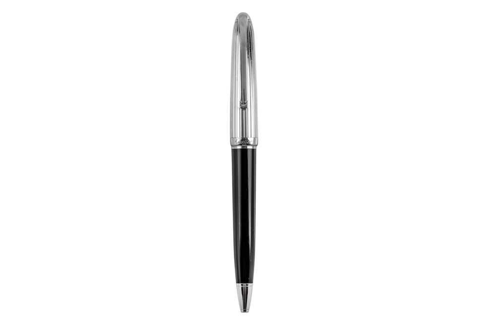 Lot 510 - Cartier platinum plated and black lacquered ballpoint pen