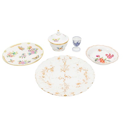 Lot 38 - A collection of European porcelain