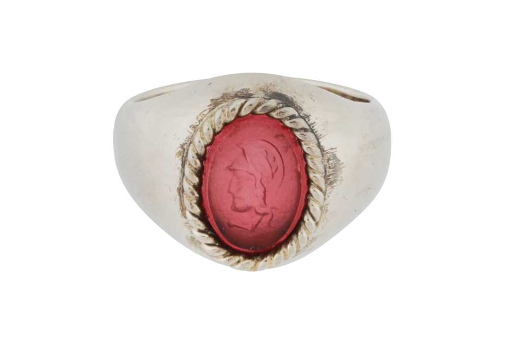 Lot 41 - A carnelian intaglio ring