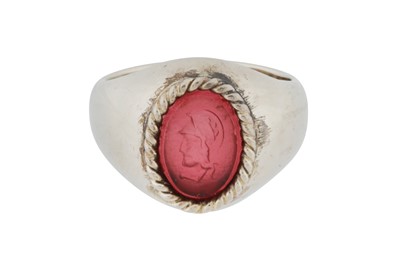 Lot 41 - A carnelian intaglio ring