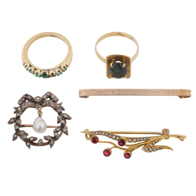 Lot 313 - Three brooches and two rings