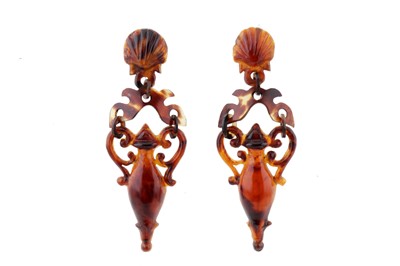 Lot 6 - A tortoise shell necklace and earrings suite