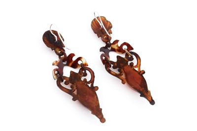 Lot 6 - A tortoise shell necklace and earrings suite