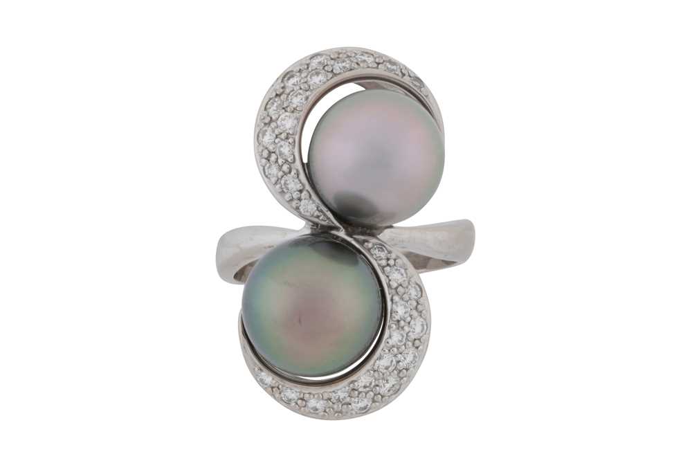 Lot 182 - A pearl and diamond crossover ring