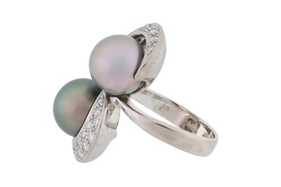 Lot 182 - A pearl and diamond crossover ring