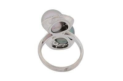 Lot 182 - A pearl and diamond crossover ring