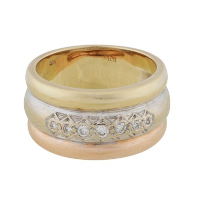 Lot 314 - A diamond band