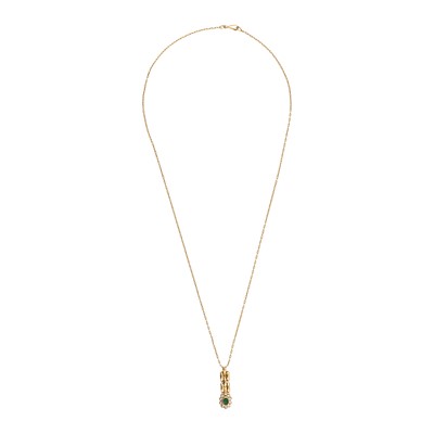 Lot 95 - An emerald and diamond pendant necklace