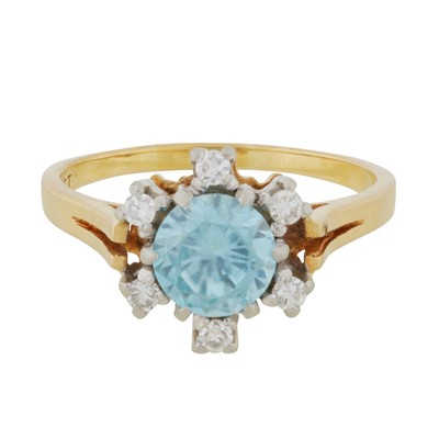 Lot 64 - An zircon and diamond ring