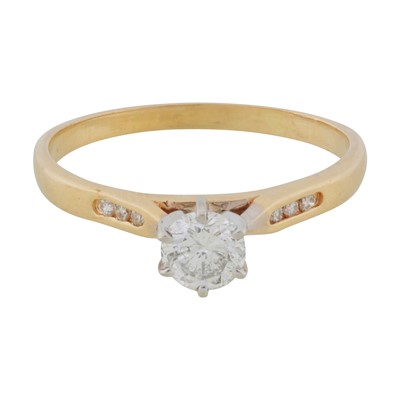 Lot 310 - A diamond ring