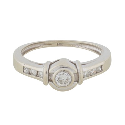 Lot 367 - A diamond ring