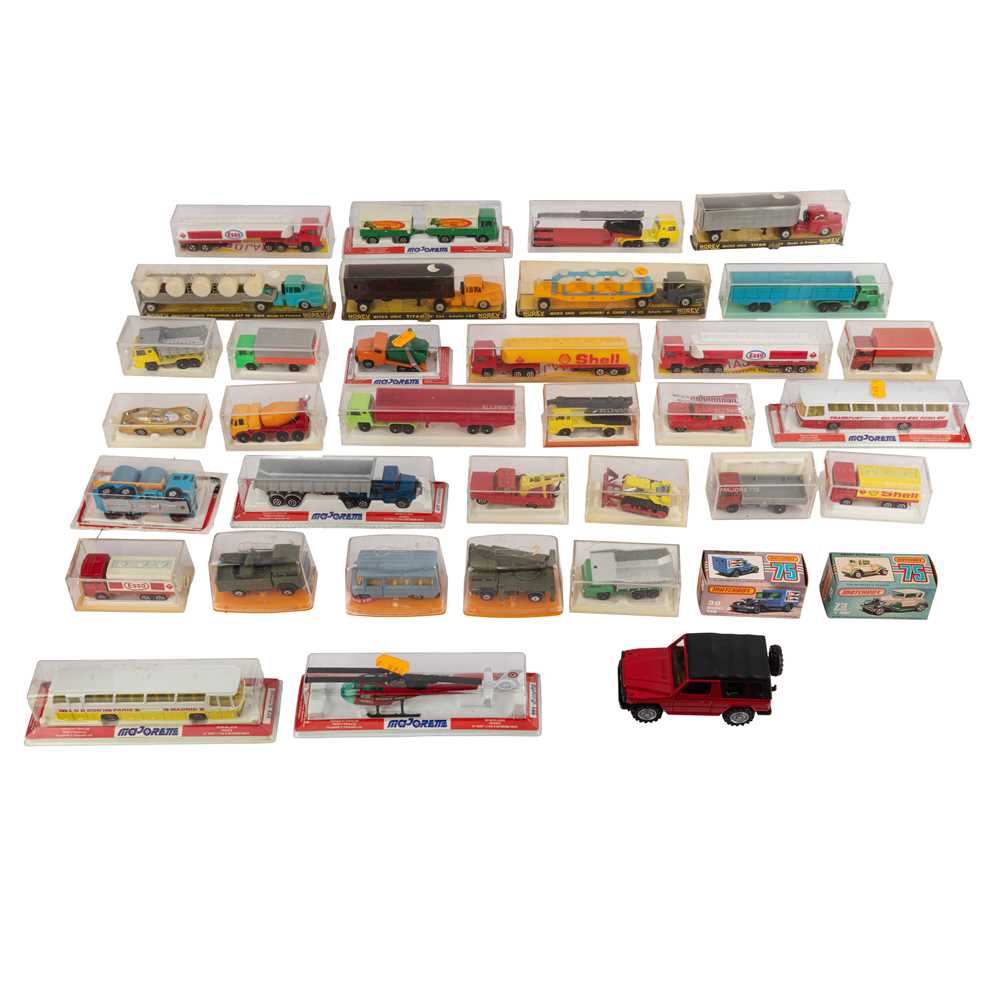 Lot 75 - A large mixed group of assorted boxed die cast
