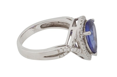 Lot 73 - A tanzanite and diamond ring