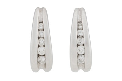 Lot 196 - A pair of diamond earrings