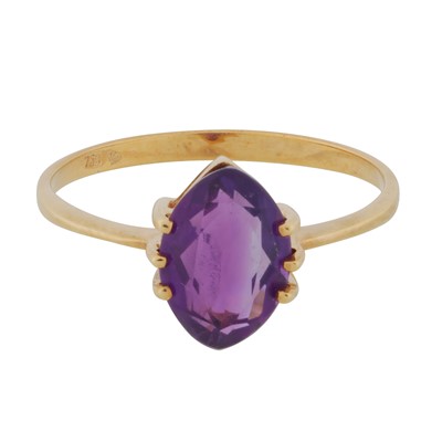 Lot 153 - An amethyst single stone ring