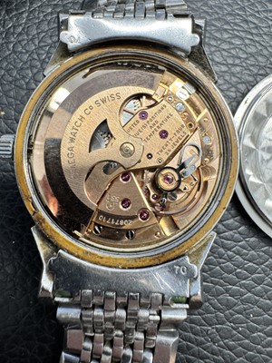 Lot 421 - Men's Omega Automatic Chronometer Bracelet Watch