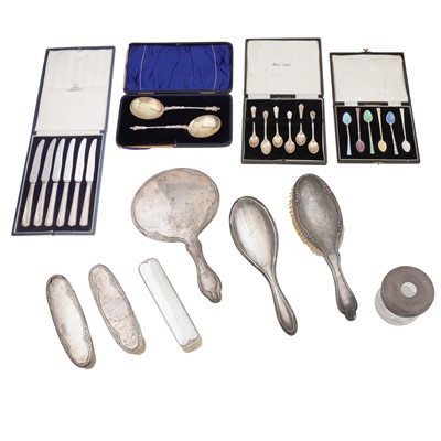 Lot 543 - A mixed group of sterling silver