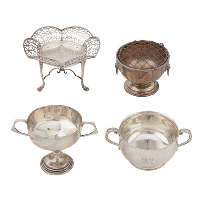 Lot 640 - A mixed group of sterling silver holloware